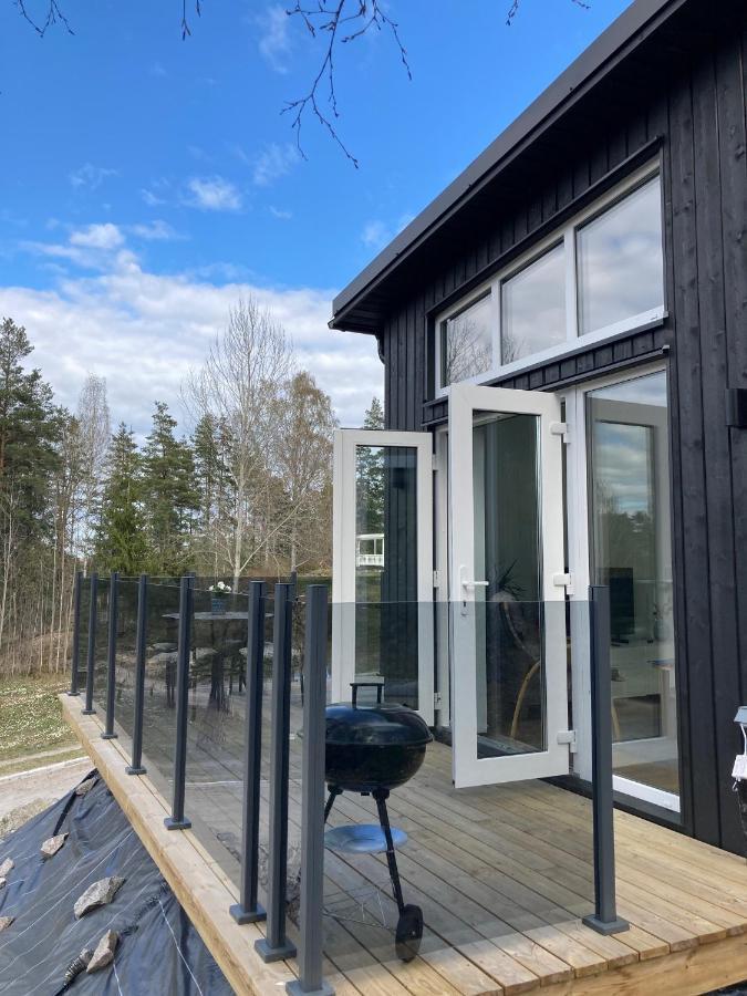 Cabin In The Woods, Close To Lake Maelaren 에스킬스투나 외부 사진